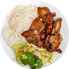 Reisnudelschale mit gegrilltem Schweinefleisch und Hackfleisch